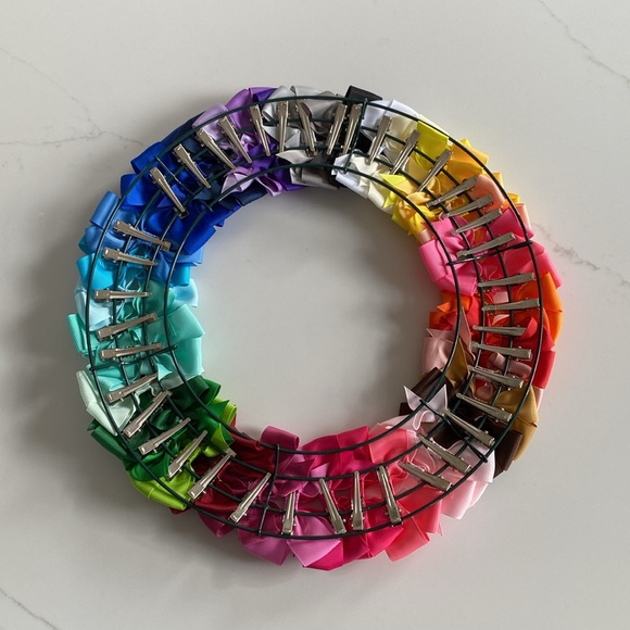 Bow Wreath (40 bows) - Picture 2 of 2